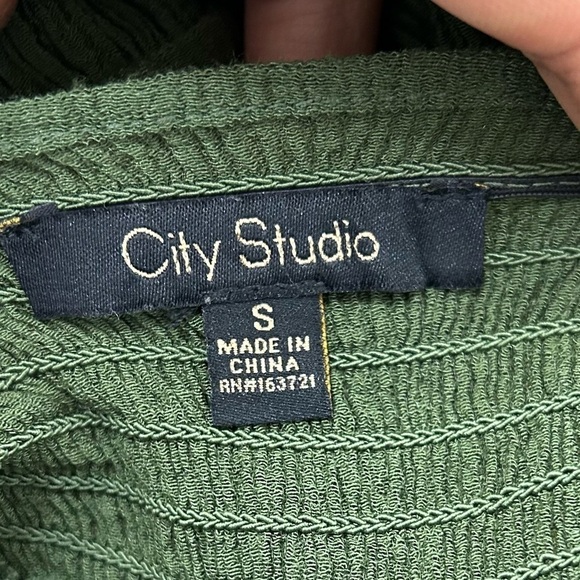 CITY STUDIO Womens Green Stretch Cut Out Smocked Tie-back Tiered Sleeveless - Picture 5 of 11